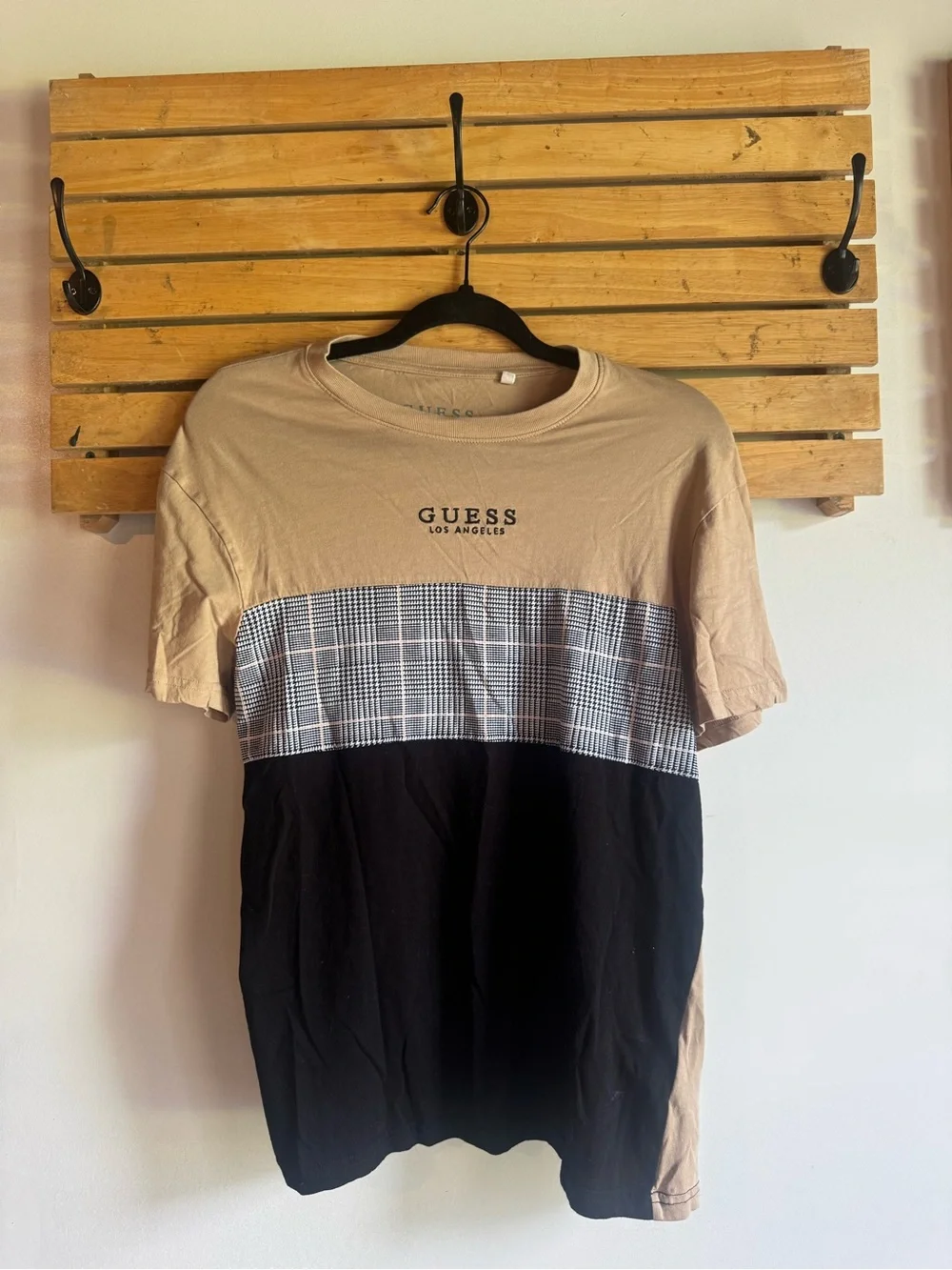 💗5 for $25💗 GUESS Men’s Beige, Black & Gray Colorblock Plaid Short Sleeve Tee - Picture 2 of 6